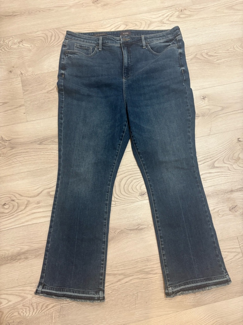 NYDJ Women's 16 Billie Mini Boot jeans EUC